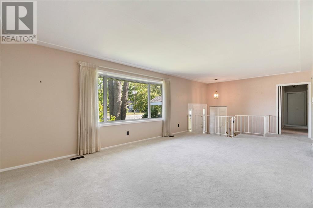 1267 CATHCART BOULEVARD, Sarnia, Ontario N7S2H7 For Sale HouseSigma