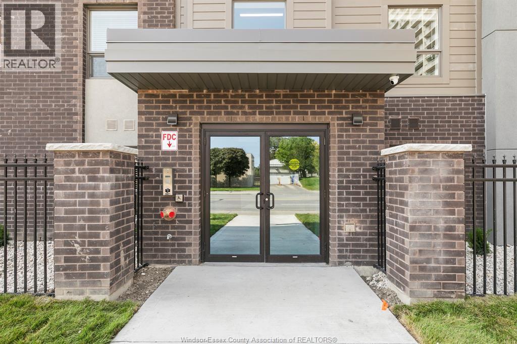 Unit 207 - 955 OUELLETTE AVENUE, Windsor 2