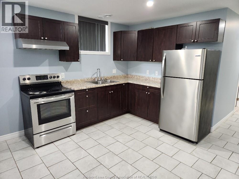 Unit 4 - 839 ASSUMPTION, Windsor 3