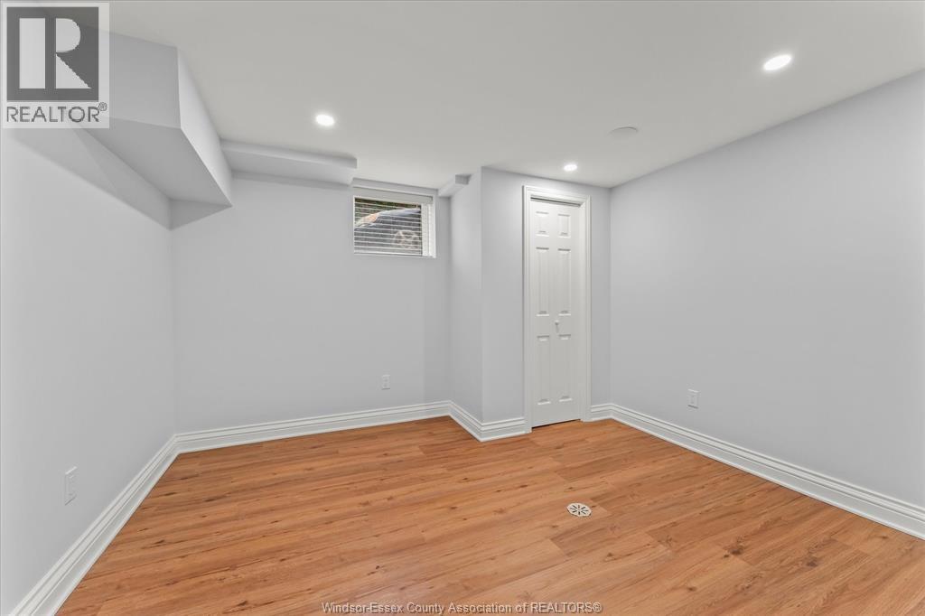 Unit LOWER UNIT - 4531 PLEASANT PLACE, Windsor 4