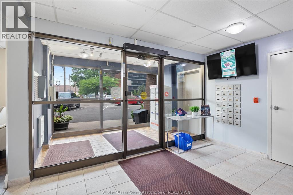 Unit 306 - 3950 WYANDOTTE STREET East, Windsor 3