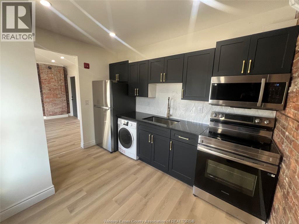 Unit LOWER - 429 WYANDOTTE, Windsor 5