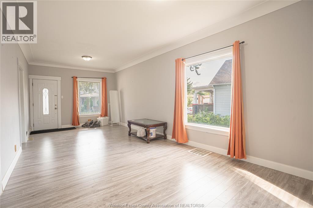 354 CURRY AVENUE, Windsor 4
