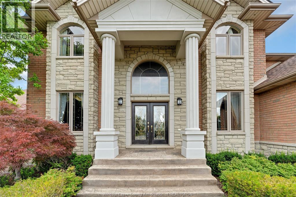 1585 STONEYBROOK CRESCENT, Windsor 3