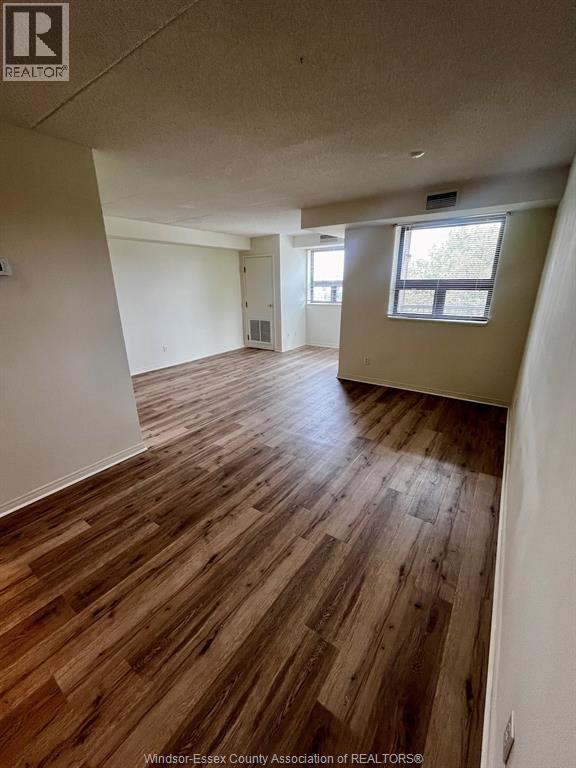 Unit 401 - 1160 LAUZON, Windsor 3