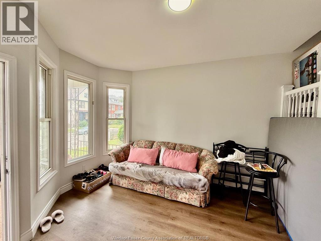 Unit MAIN - 722 Dougall AVENUE, Windsor 3