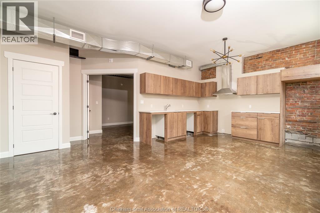 Unit 201 - 140 King STREET West, Chatham 2