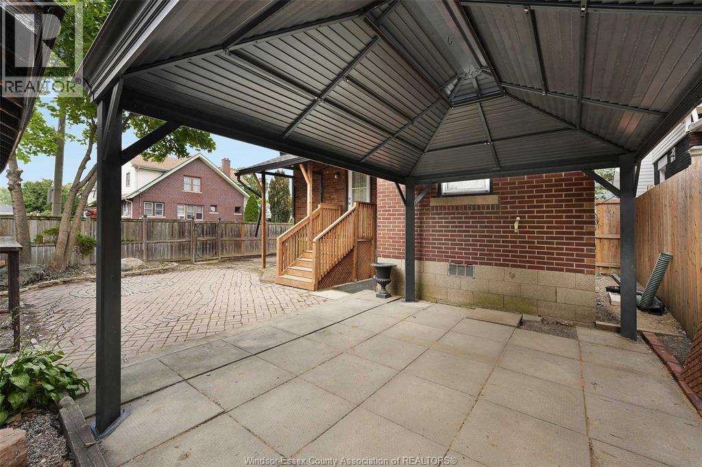 Unit UPPER - 1605 DOUGALL AVENUE, Windsor 4
