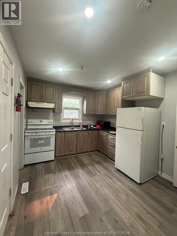 688 CAMPBELL, Windsor 2