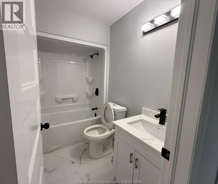 Unit 2 - 1904 BUCKINGHAM DRIVE, Windsor 2