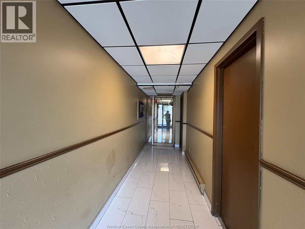 Unit 101 - 1700 UNIVERSITY, Windsor 4