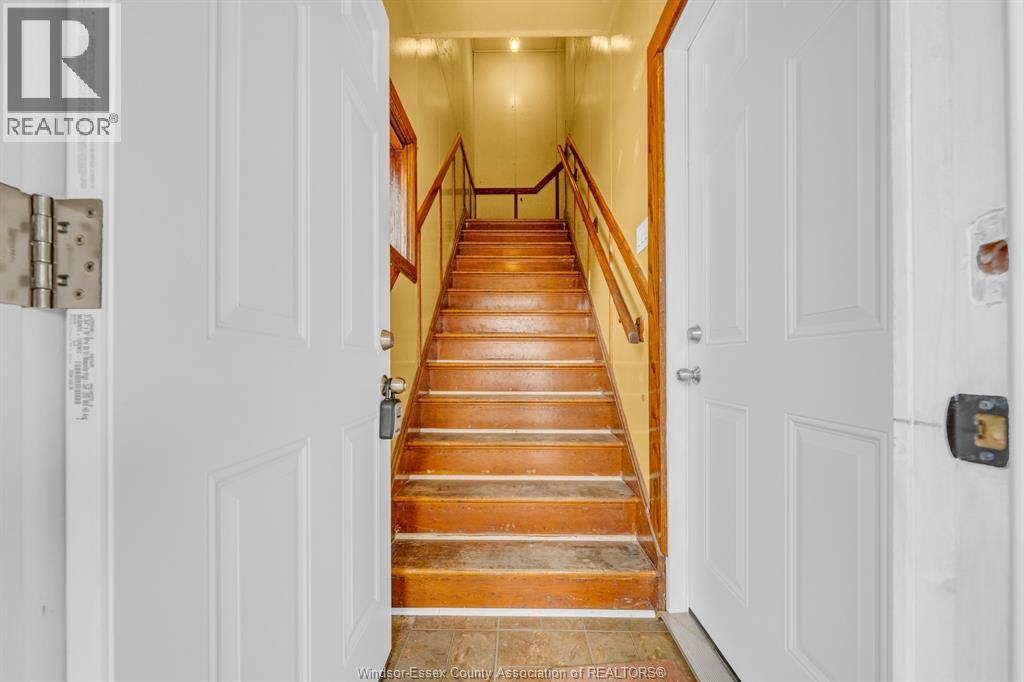 Unit UPPER - 427 CAMERON, Windsor 2