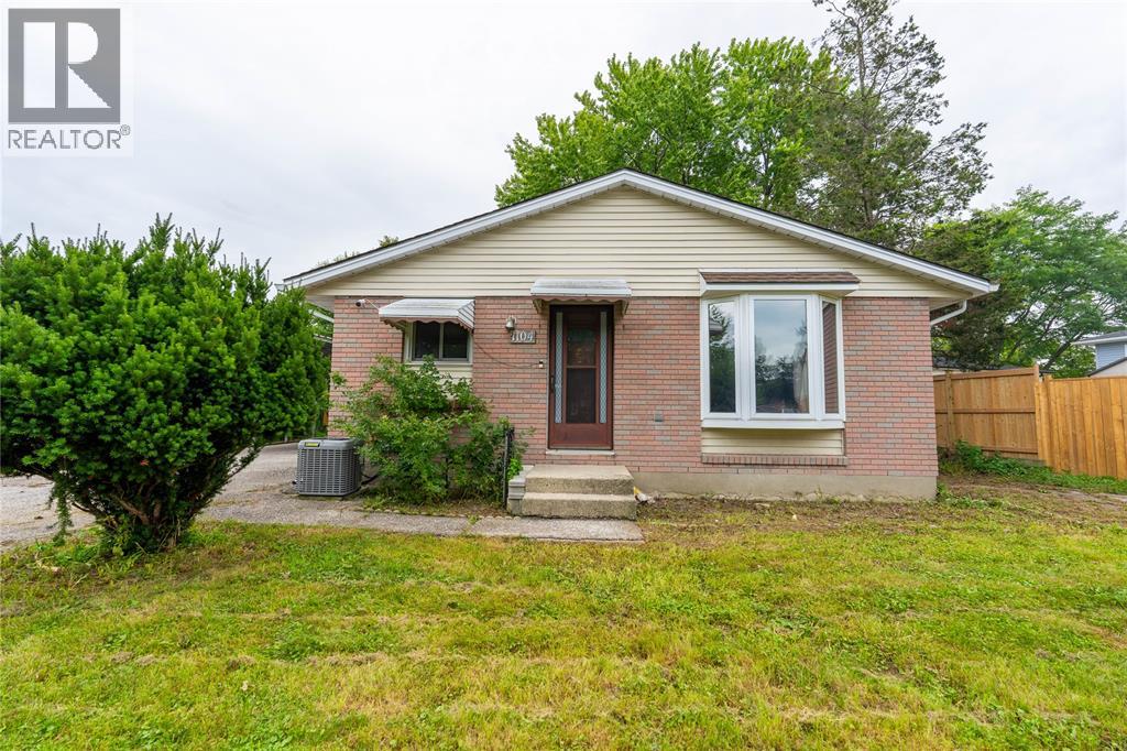 1104 OVERLEA CRESCENT, Sarnia 2