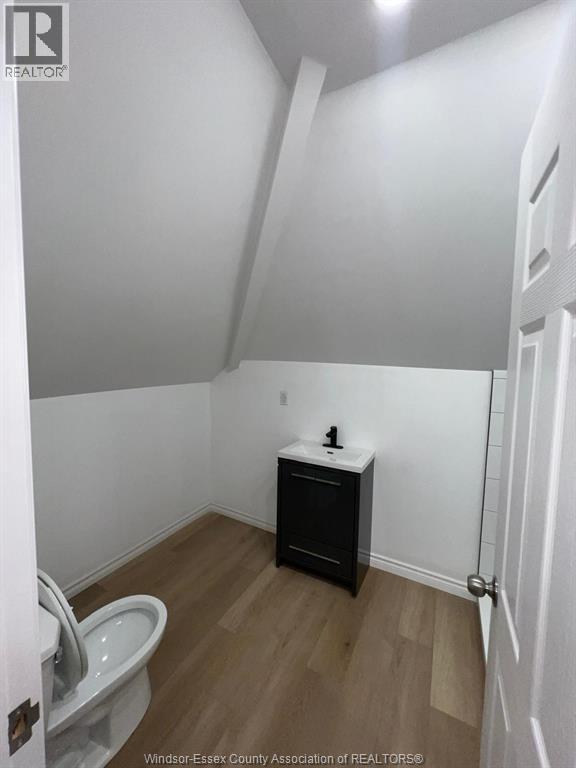 Unit 2 - 3203 PETER, Windsor 4