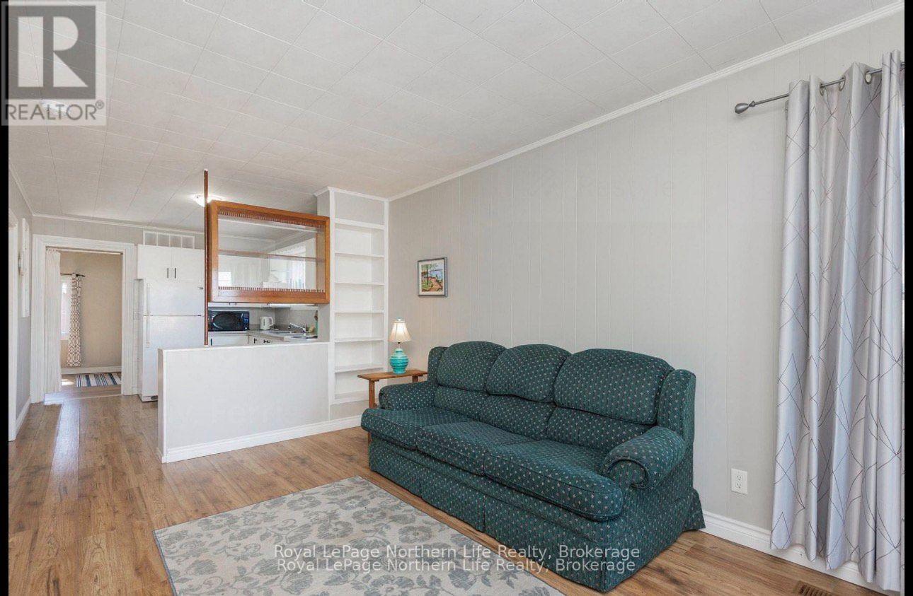 581A BANNER AVENUE, North Bay (Ferris) 2