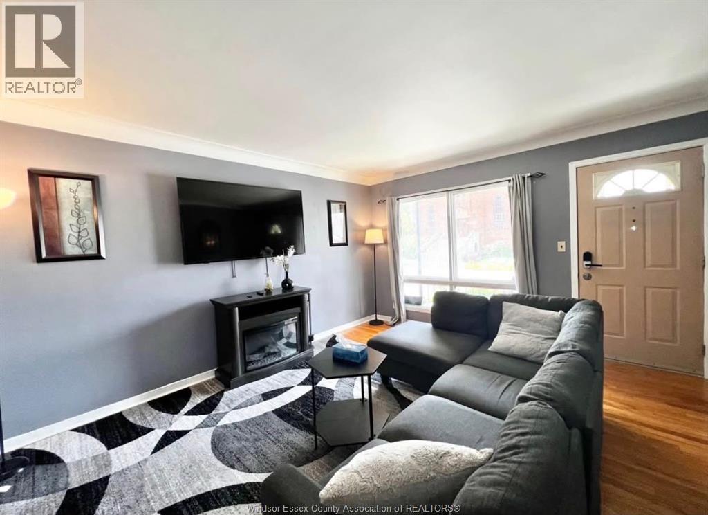1484 LANGLOIS AVENUE, Windsor 1