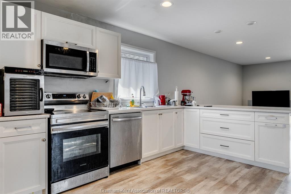 215 Manning DRIVE, Chatham 4