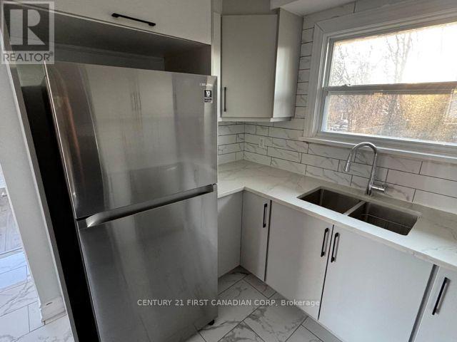 UPPER LEVEL - 31 THORNCREST CRESCENT, London South (South D) 4