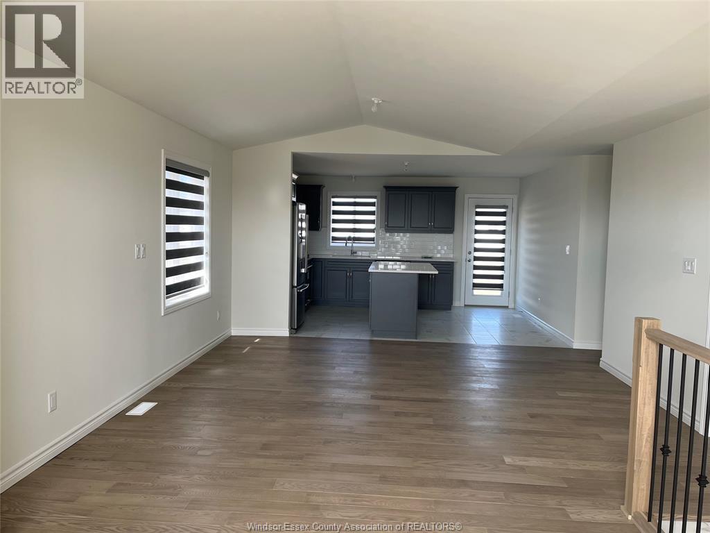 Unit UPPER - 392 HEMLOCK LANE, Lakeshore 3