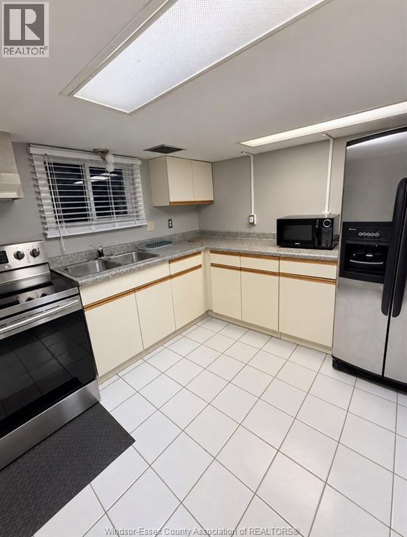 1352 LINCOLN, Windsor 3
