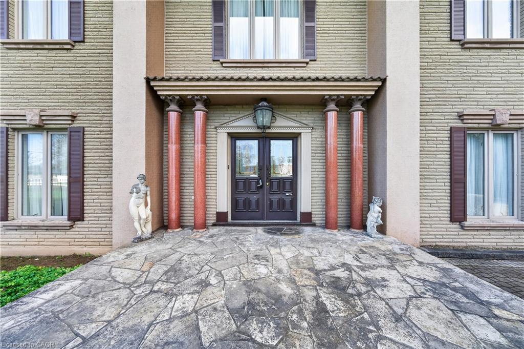 213 Stone Church Road W, Hamilton 4