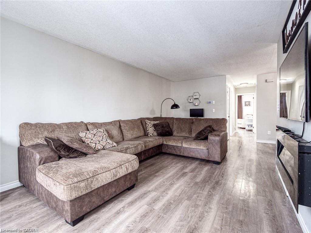 Unit main - 819 John Street, Woodstock 3