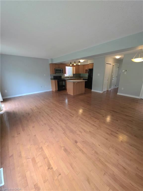 998 Mapleridge Street, London 4