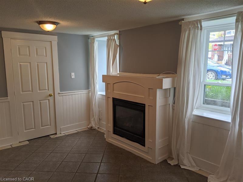 Unit LOWER - 98 West Avenue N, Hamilton 3