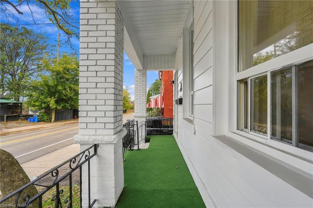 Unit Upper - 256 Bay Street N, Hamilton 3
