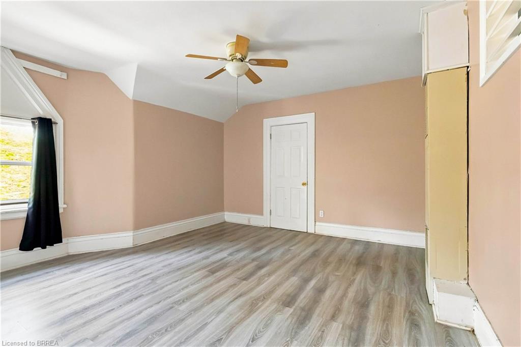 Unit Upper - 63 East Avenue, Brantford 3