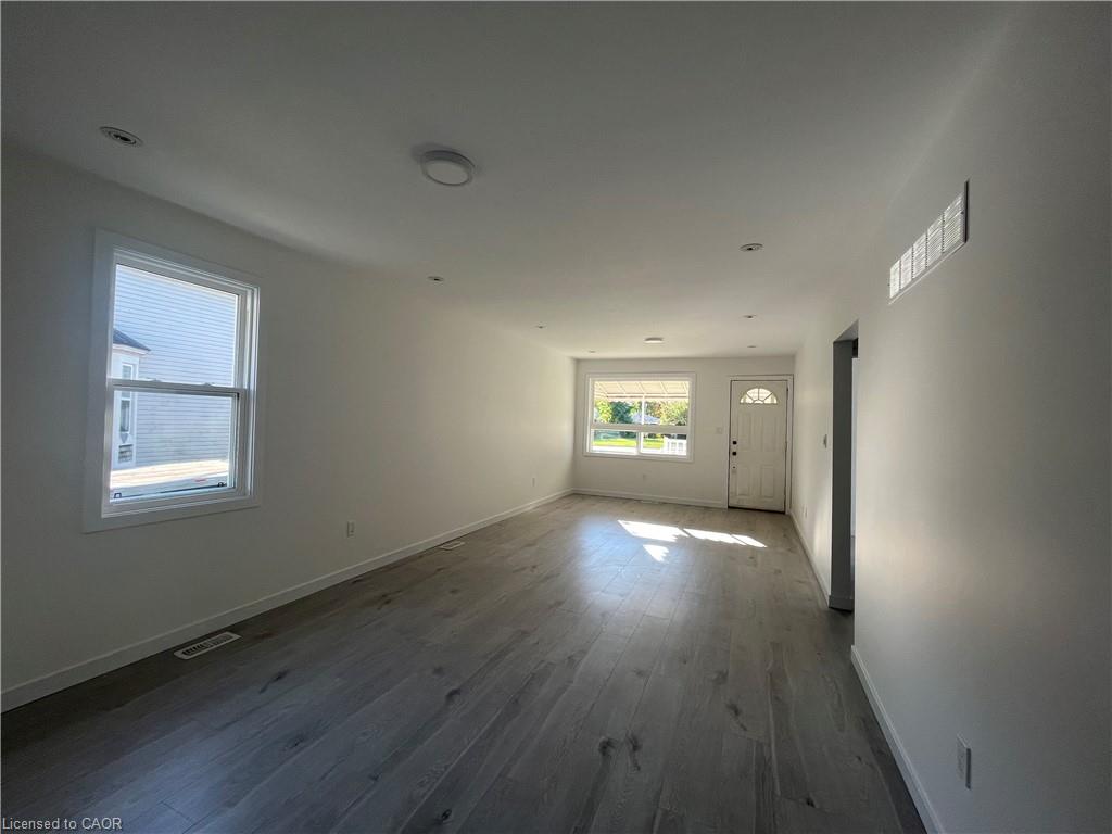6316 Montrose Road, Niagara Falls 3
