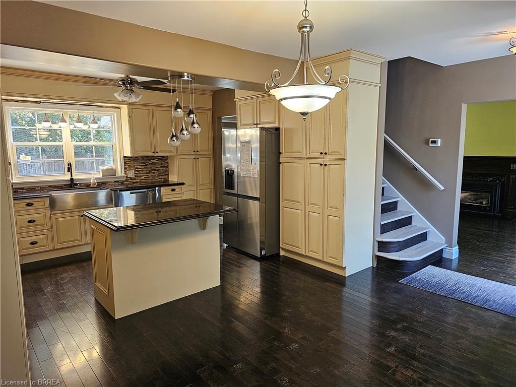 326 Erie Avenue, Brantford 3