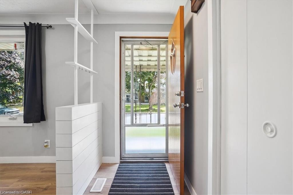 Unit UPPER UNIT - 1 Robroy Court, Brantford 3