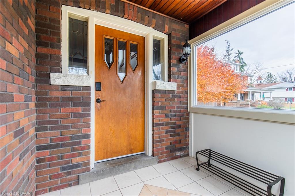 60 Lake Avenue Drive, Stoney Creek 2