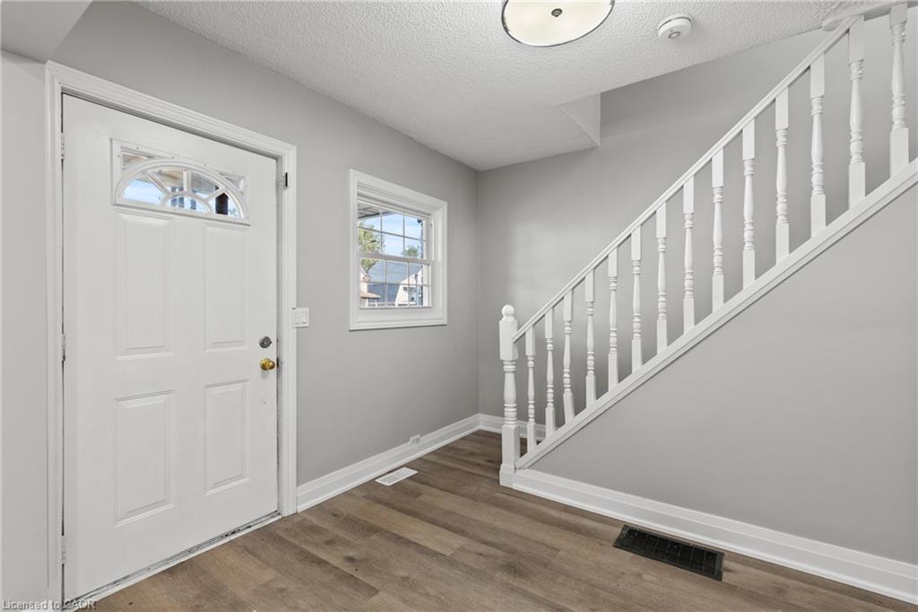 Unit Upper - 15 Mccormick Street, Welland 4
