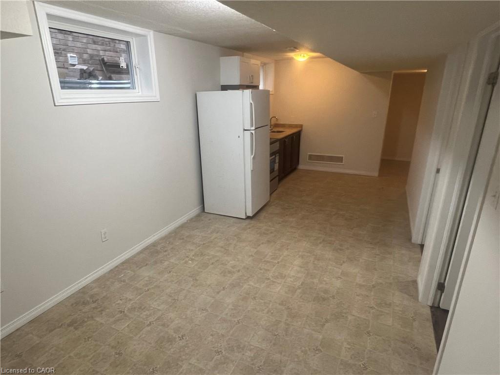 Unit LOWER - 14 Iron Gate Street, Kitchener 4