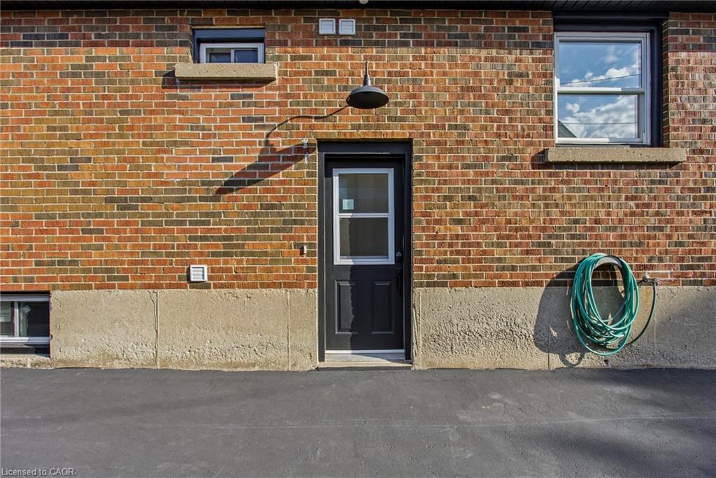 Unit Lower - 156 East 36th Street, Hamilton 4