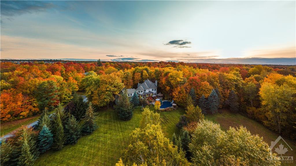 33 MARCHBROOK Circle,Kanata Est.1,583,496 1215289 HouseSigma
