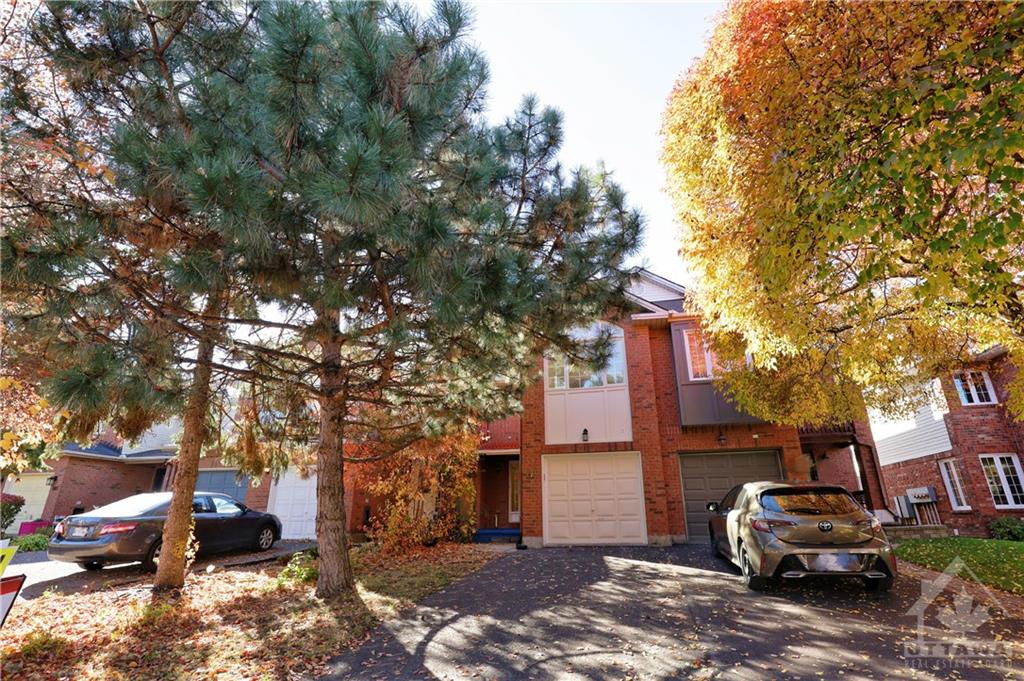 179 THORNBURY Crescent, Nepean, ON Row Unit, 2 Storey For Sale