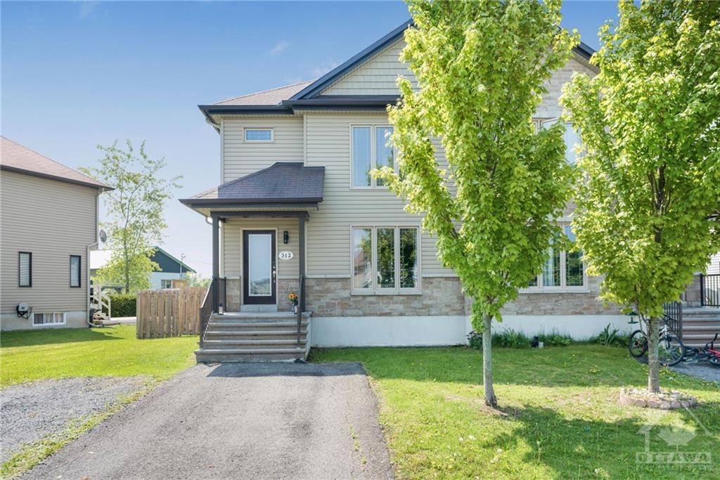 312 TRILLIUM Circle, Alfred and Twp, Ontario K0A3K0 For