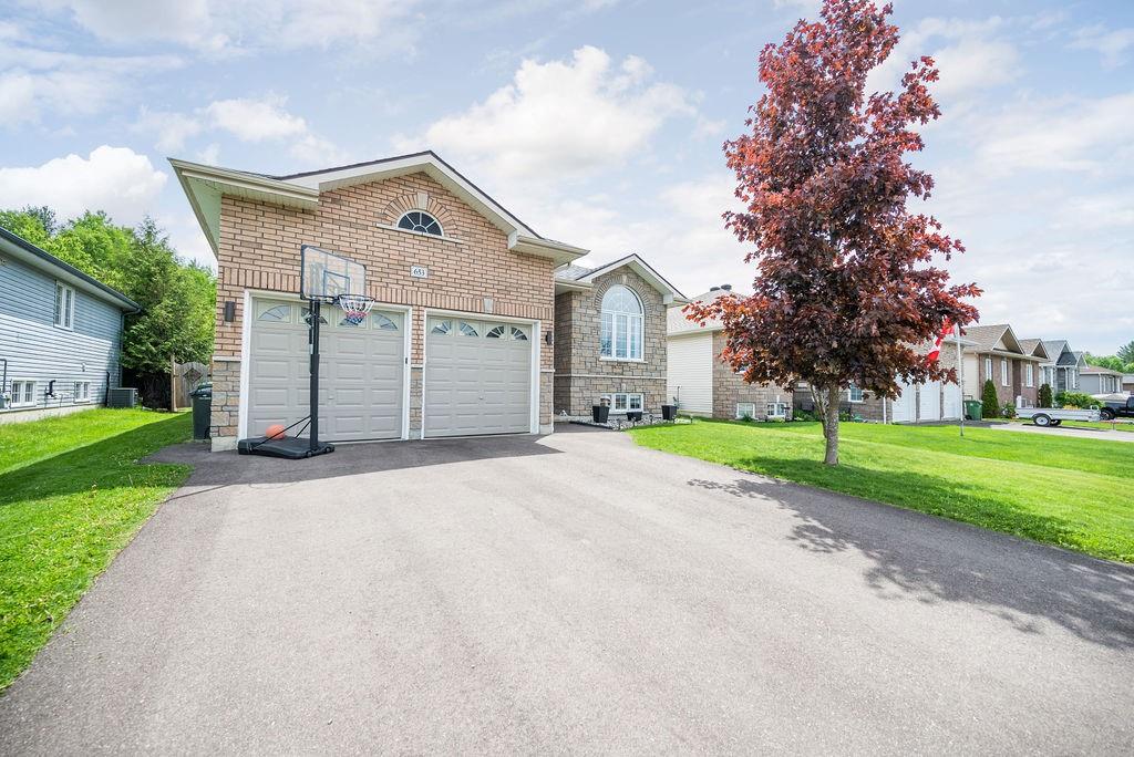 653 FAIRVIEW Avenue S, Laurentian Valley Twp, Ontario K8A8N4 For Sale
